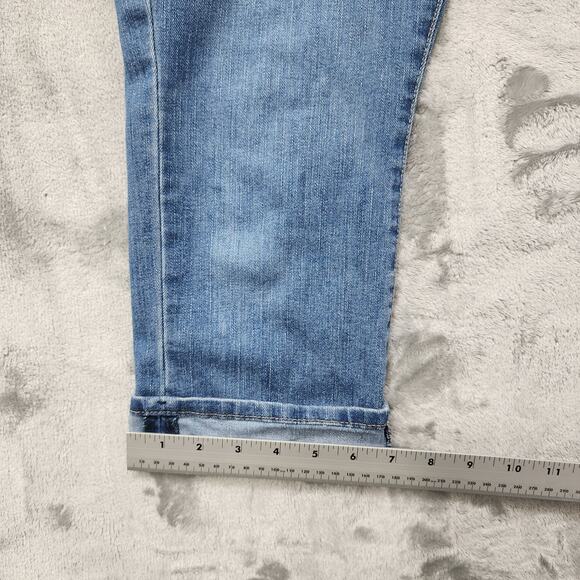Levi Strauss Signature Jeans Womens 10 Blue Mid Rise Capri Cuffed Hem Stretch - Picture 12 of 14